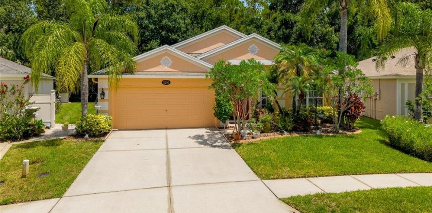 House in Wesley Chapel, Florida 3 bedrooms, 172.61 sq.m. № 1876345
