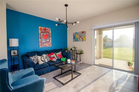 House in Palm Bay, Florida 4 bedrooms, 178.19 sq.m. № 1908984 - photo 9