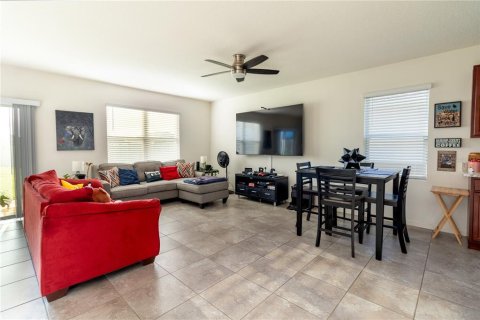 House in Palm Bay, Florida 4 bedrooms, 178.19 sq.m. № 1908984 - photo 6