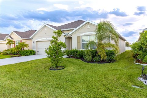 House in Palm Bay, Florida 4 bedrooms, 178.19 sq.m. № 1908984 - photo 2