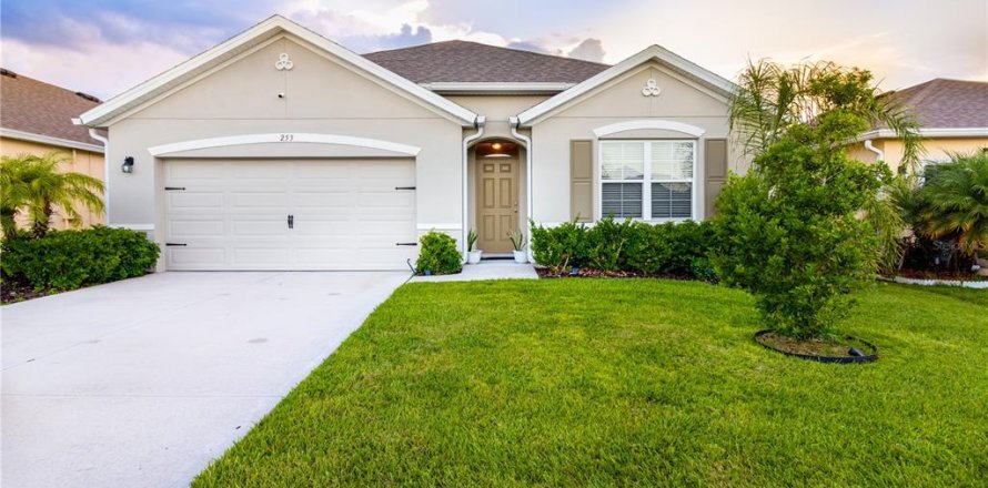 House in Palm Bay, Florida 4 bedrooms, 178.19 sq.m. № 1908984