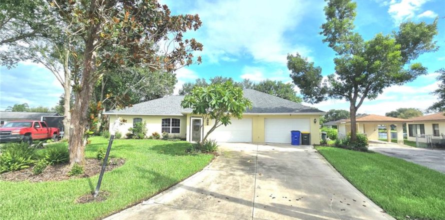 House in Sebring, Florida 3 bedrooms, 196.77 sq.m. № 1901735