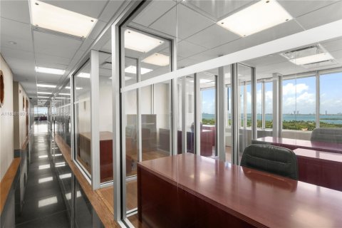 Commercial property in Miami, Florida № 1823807 - photo 24