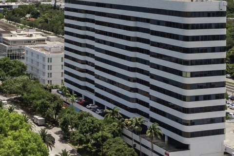 Commercial property in Miami, Florida № 1823807 - photo 1
