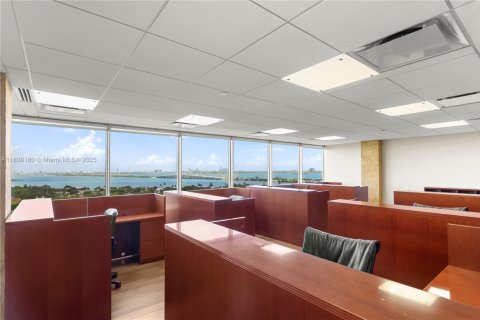 Commercial property in Miami, Florida № 1823807 - photo 23