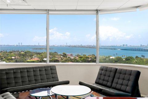 Commercial property in Miami, Florida № 1823807 - photo 18