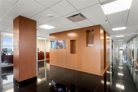 Commercial property in Miami, Florida № 1823807 - photo 29