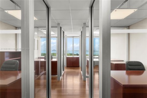 Commercial property in Miami, Florida № 1823807 - photo 25