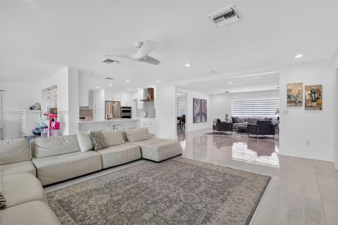 House in Palmetto Bay, Florida 4 bedrooms, 309.55 sq.m. № 1844060 - photo 4