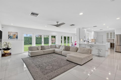 House in Palmetto Bay, Florida 4 bedrooms, 309.55 sq.m. № 1844060 - photo 2