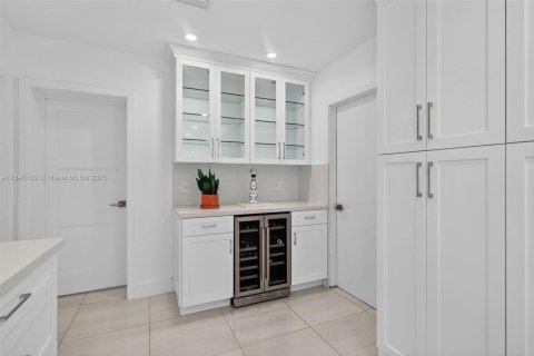 House in Palmetto Bay, Florida 4 bedrooms, 309.55 sq.m. № 1844060 - photo 8