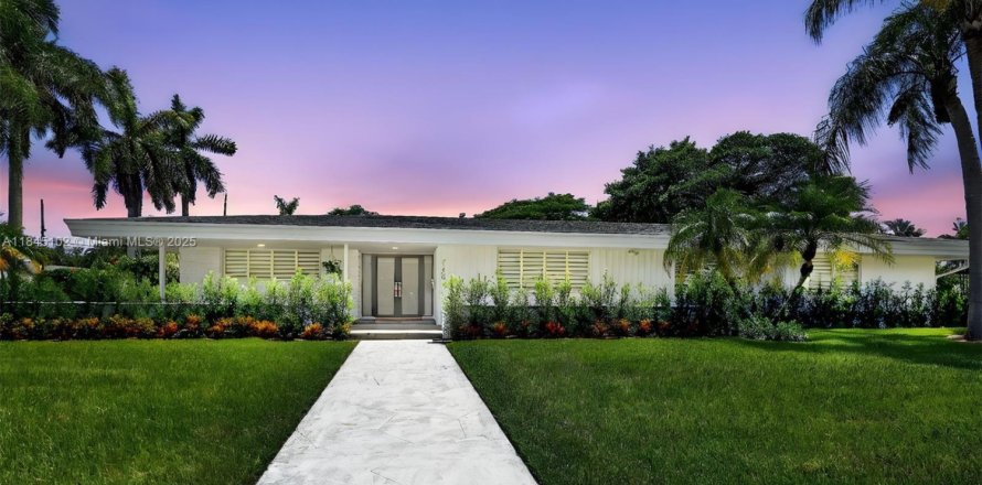 House in Palmetto Bay, Florida 4 bedrooms, 309.55 sq.m. № 1844060