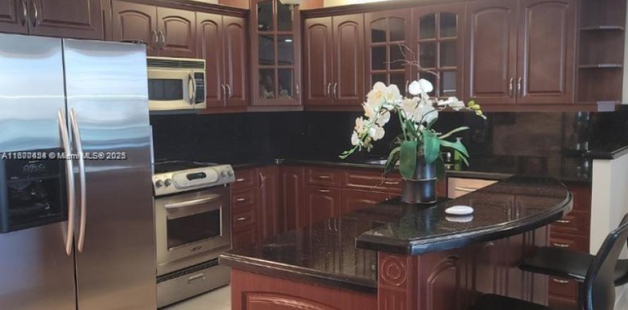 Condo in Hollywood, Florida, 2 bedrooms № 1934593