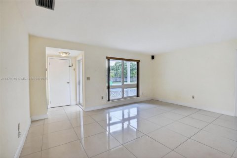 Villa ou maison à vendre à Sunrise, Floride: 3 chambres, 144 m2 № 1896067 - photo 3