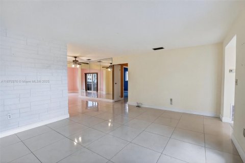 Villa ou maison à vendre à Sunrise, Floride: 3 chambres, 144 m2 № 1896067 - photo 5