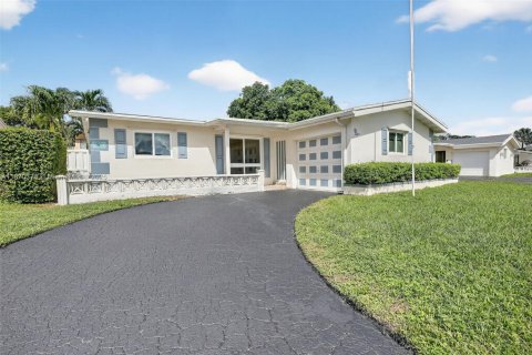 Villa ou maison à vendre à Sunrise, Floride: 3 chambres, 144 m2 № 1896067 - photo 2