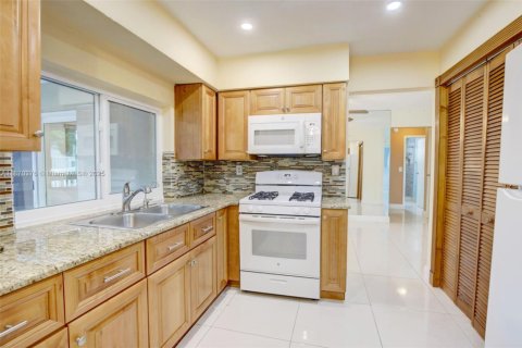 Villa ou maison à vendre à Sunrise, Floride: 3 chambres, 144 m2 № 1896067 - photo 11