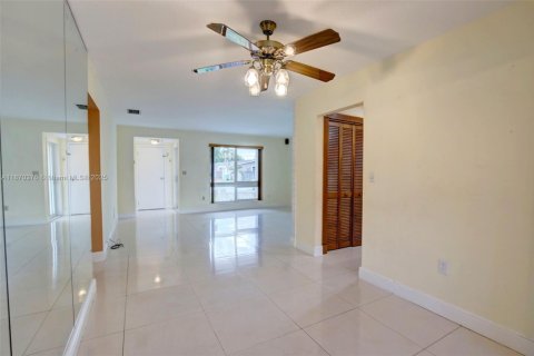 Villa ou maison à vendre à Sunrise, Floride: 3 chambres, 144 m2 № 1896067 - photo 12