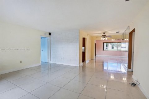 Villa ou maison à vendre à Sunrise, Floride: 3 chambres, 144 m2 № 1896067 - photo 4