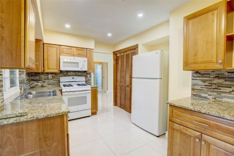 Villa ou maison à vendre à Sunrise, Floride: 3 chambres, 144 m2 № 1896067 - photo 10