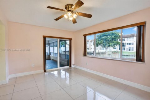 Villa ou maison à vendre à Sunrise, Floride: 3 chambres, 144 m2 № 1896067 - photo 13