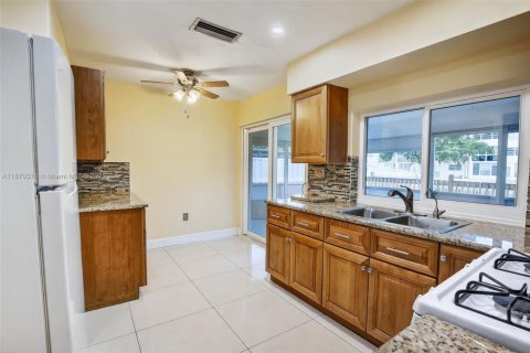 Villa ou maison à vendre à Sunrise, Floride: 3 chambres, 144 m2 № 1896067 - photo 9