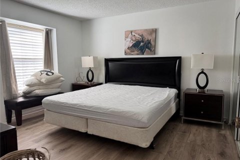 Condo in Naples, Florida, 2 bedrooms  № 1853844 - photo 9