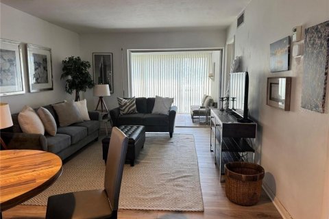 Condo in Naples, Florida, 2 bedrooms  № 1853844 - photo 3