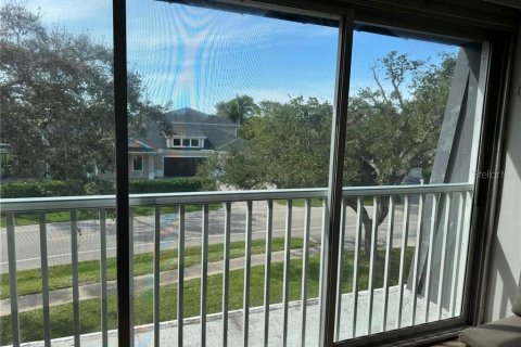 Condo in Naples, Florida, 2 bedrooms  № 1853844 - photo 8
