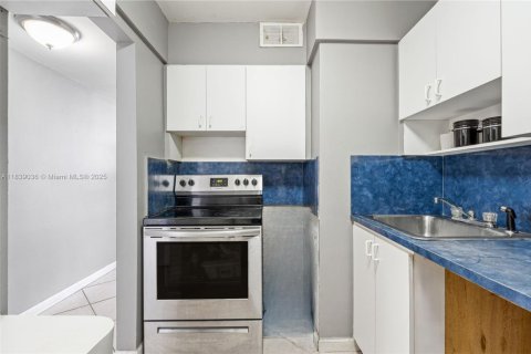 Condominio en venta en Miami Beach, Florida, 48.12 m2 № 1961304 - foto 18