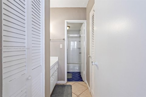 Condominio en venta en Miami Beach, Florida, 48.12 m2 № 1961304 - foto 12