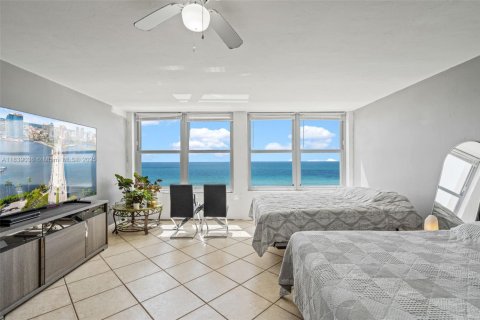 Condominio en venta en Miami Beach, Florida, 48.12 m2 № 1961304 - foto 4