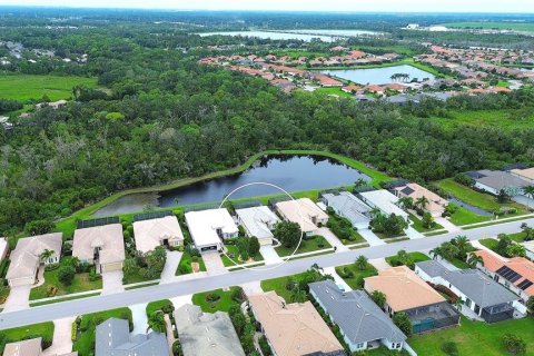 House in Bradenton, Florida 2 bedrooms, 166.3 sq.m. № 1910682 - photo 2
