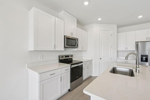 House in Palmetto, Florida 4 bedrooms, 262.91 sq.m. № 2116267 - photo 4