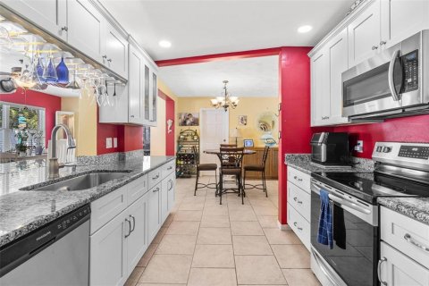 House in Largo, Florida 3 bedrooms, 141.03 sq.m. № 1654425 - photo 6