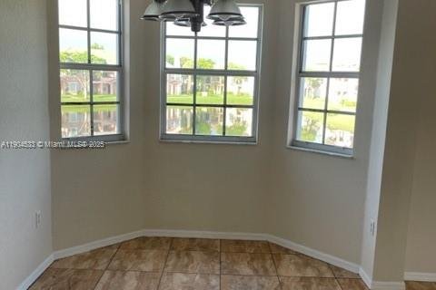 Condo in North Lauderdale, Florida, 3 bedrooms  № 1954992 - photo 10