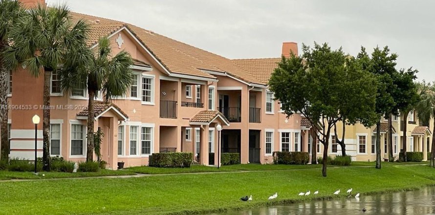 Condo in North Lauderdale, Florida, 3 bedrooms  № 1954992