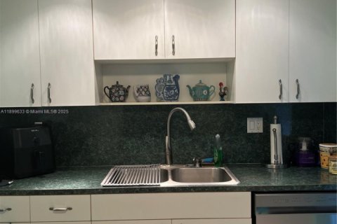 Condominio en venta en Miami, Florida, 2 dormitorios, 95.97 m2 № 1950890 - foto 13