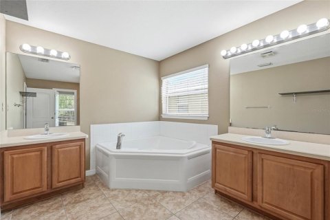 Casa en venta en New Port Richey, Florida, 4 dormitorios, 267.74 m2 № 2238658 - foto 28