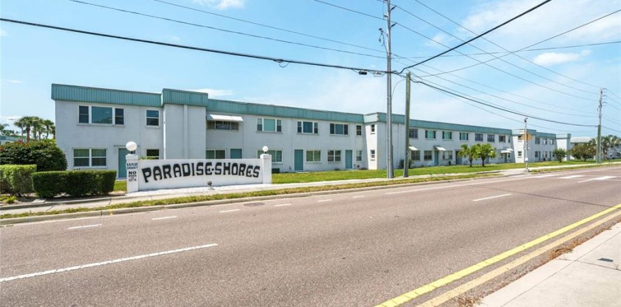 Condominio en Saint Petersburg, Florida, 2 dormitorios  № 1755595
