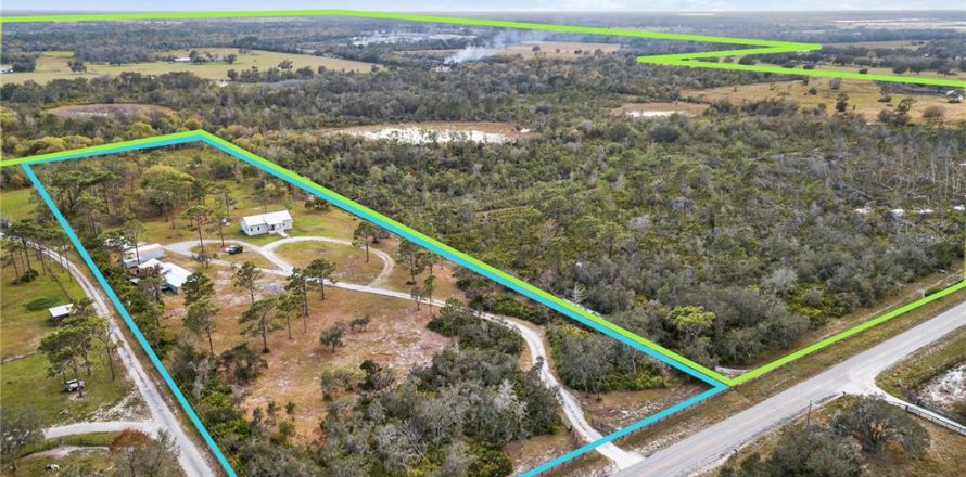 House in Myakka City, Florida 3 bedrooms, 130.43 sq.m. № 1005975