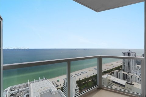 Copropriété à vendre à Miami Beach, Floride: 2 chambres, 138.98 m2 № 2154776 - photo 12