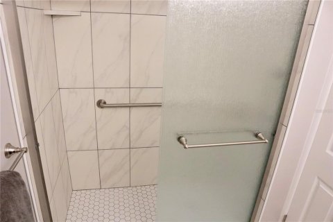 Condo in New Port Richey, Florida, 2 bedrooms  № 1904965 - photo 10