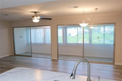 Condo in New Port Richey, Florida, 2 bedrooms  № 1904965 - photo 13