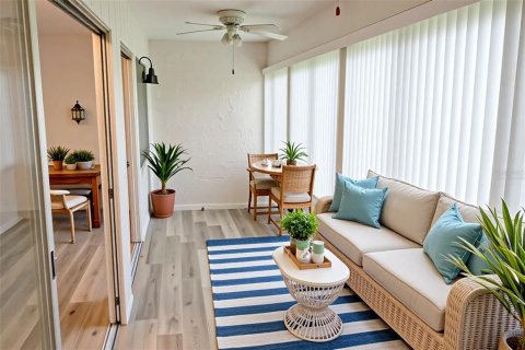 Condo in New Port Richey, Florida, 2 bedrooms  № 1904965 - photo 14