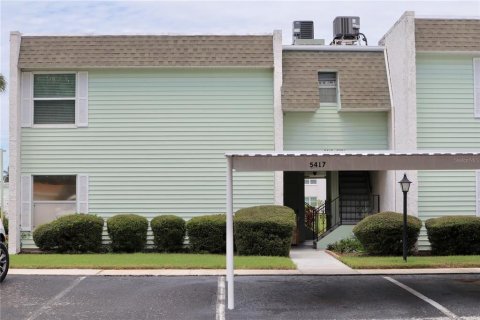 Condo in New Port Richey, Florida, 2 bedrooms  № 1904965 - photo 1
