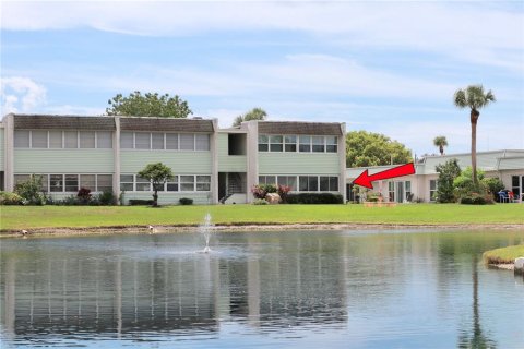 Condo in New Port Richey, Florida, 2 bedrooms  № 1904965 - photo 2