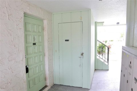 Condo in New Port Richey, Florida, 2 bedrooms  № 1904965 - photo 17