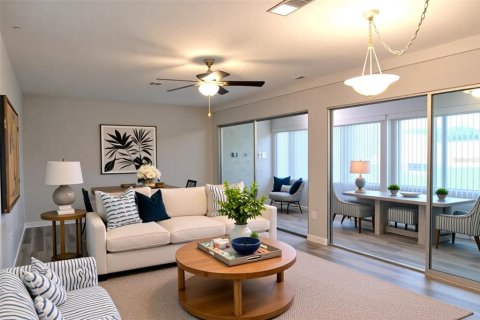 Condo in New Port Richey, Florida, 2 bedrooms  № 1904965 - photo 4