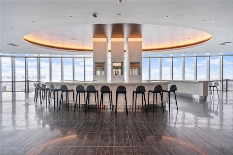 Condominio en alquiler en Miami, Florida, 1 dormitorio, 87.05 m2 № 1992090 - foto 30